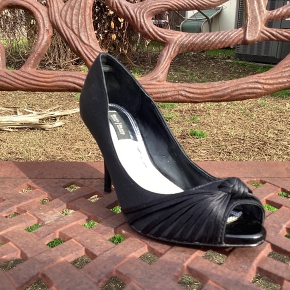 White House Black Market Satin Covered Knot Strap Detail Vamp Open Toe Pumps - Picture 2 of 12